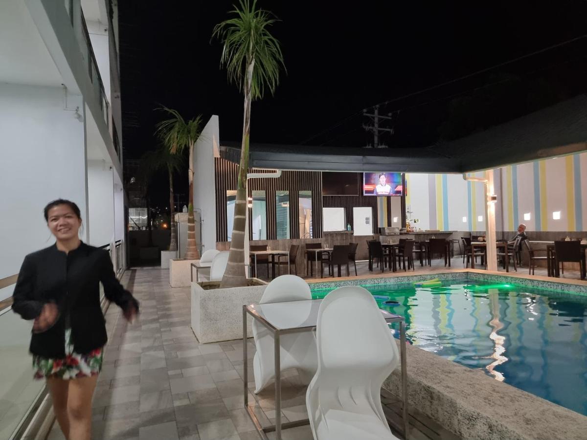 אולונגפו Chequers Suites Subic Bay מראה חיצוני תמונה