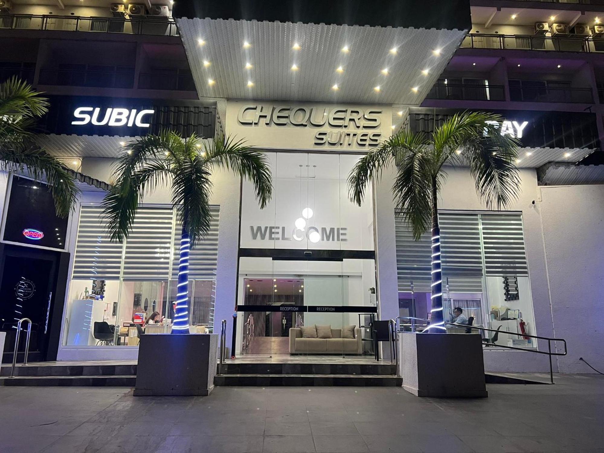 אולונגפו Chequers Suites Subic Bay מראה חיצוני תמונה