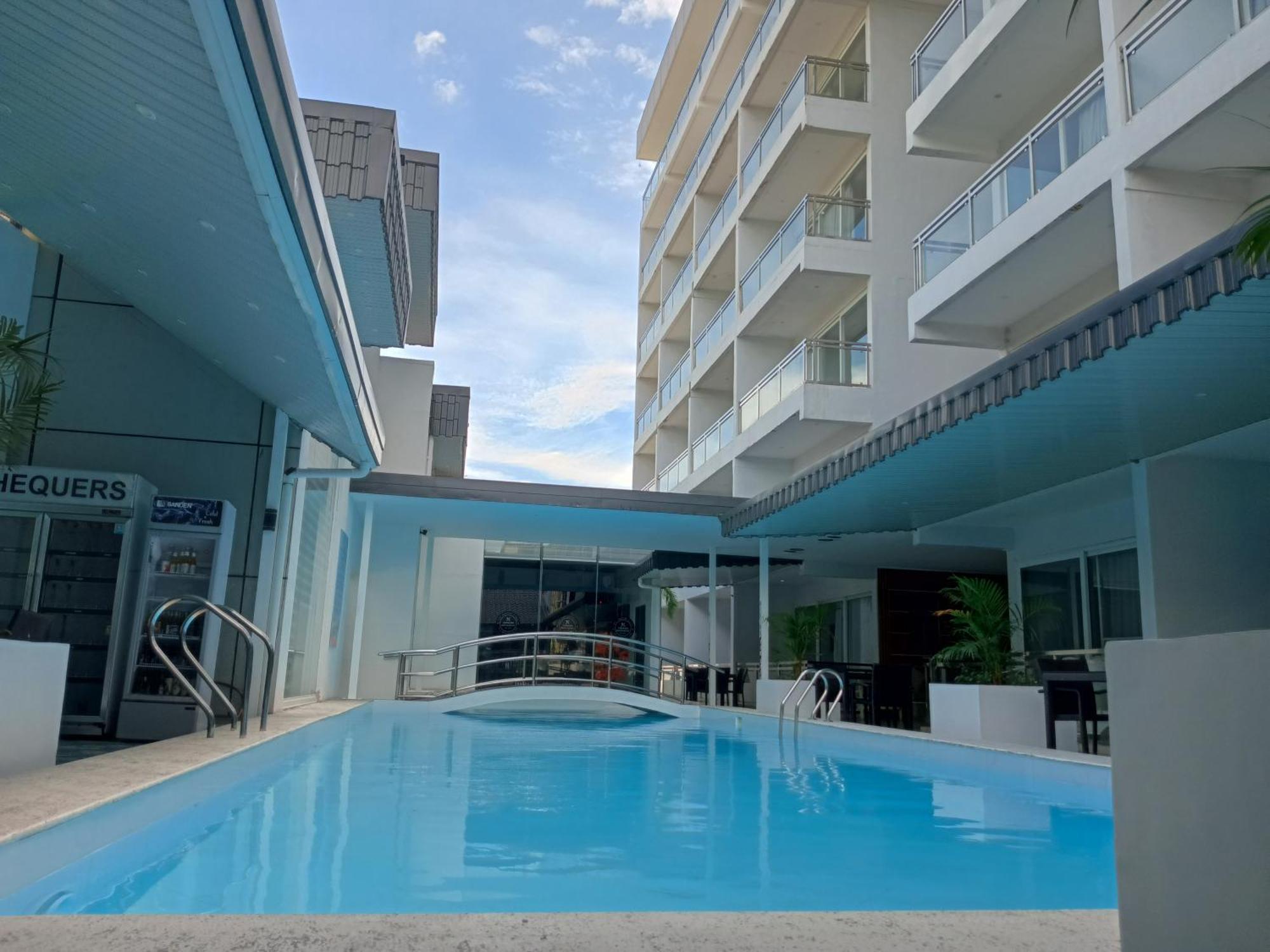 אולונגפו Chequers Suites Subic Bay מראה חיצוני תמונה