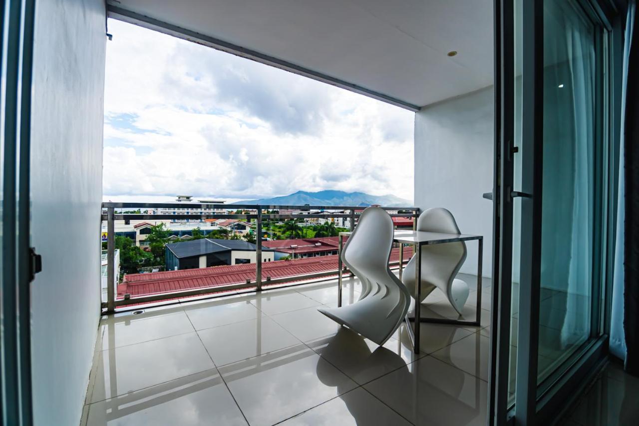 אולונגפו Chequers Suites Subic Bay מראה חיצוני תמונה