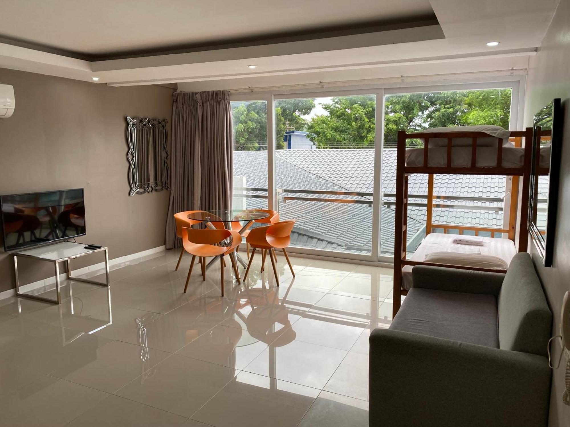 אולונגפו Chequers Suites Subic Bay מראה חיצוני תמונה