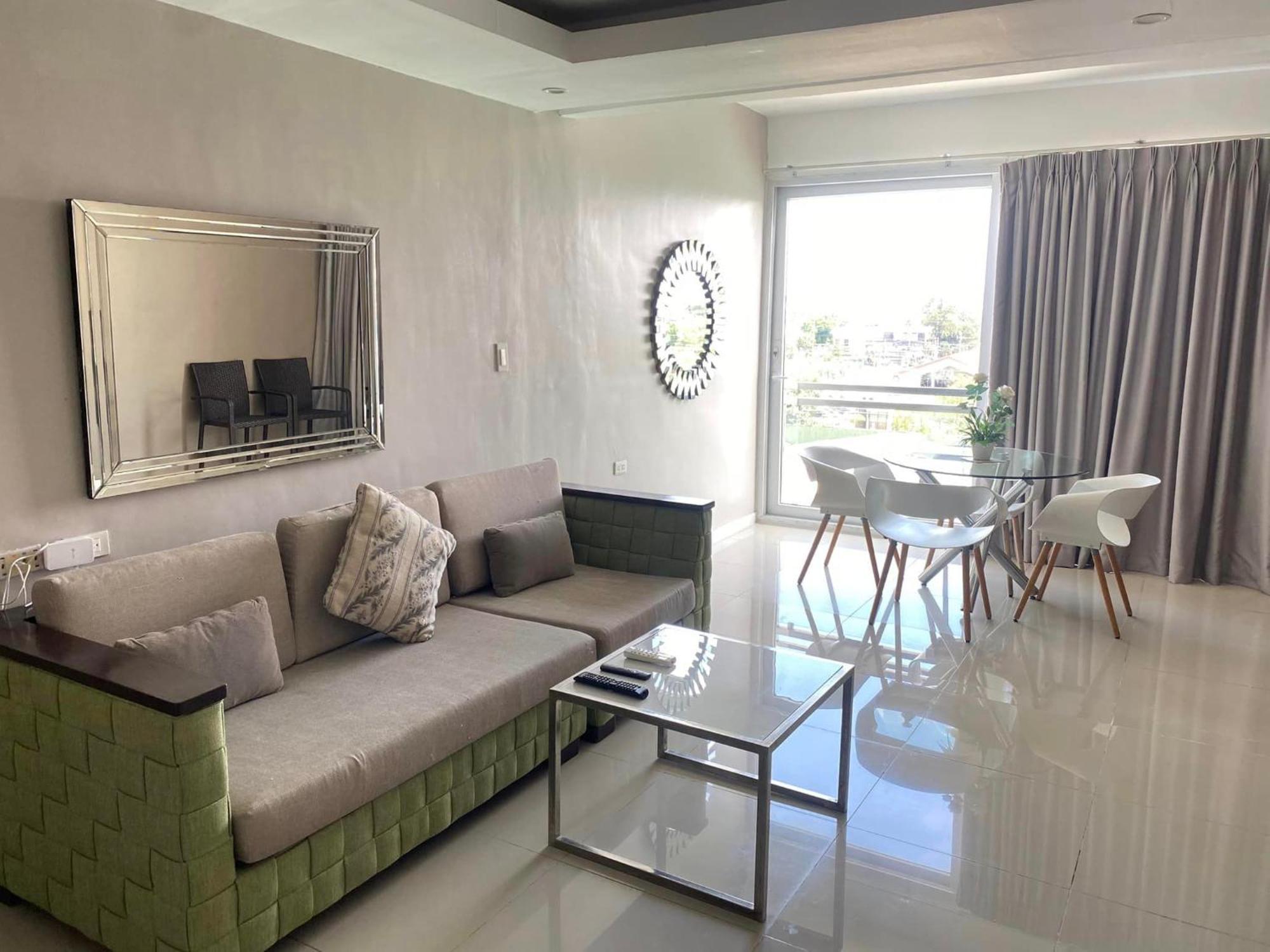 אולונגפו Chequers Suites Subic Bay מראה חיצוני תמונה
