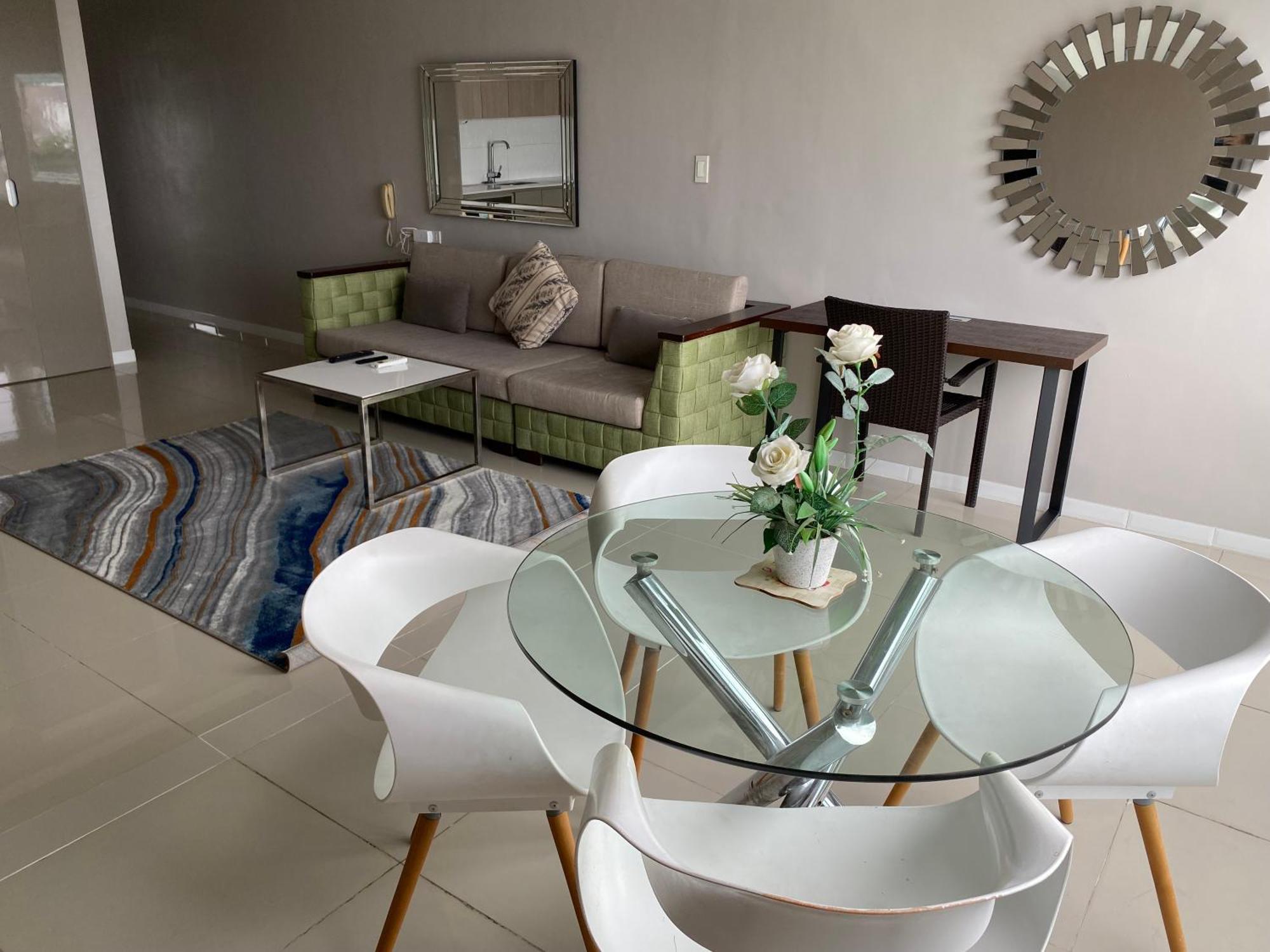 אולונגפו Chequers Suites Subic Bay מראה חיצוני תמונה